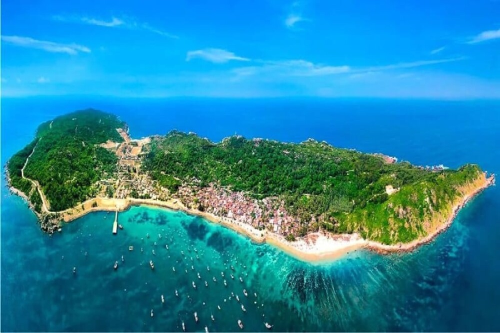 The Ultimate Da Nang 4-Day Beach & Adventure Escape: Sea, Scuba, and Sun World